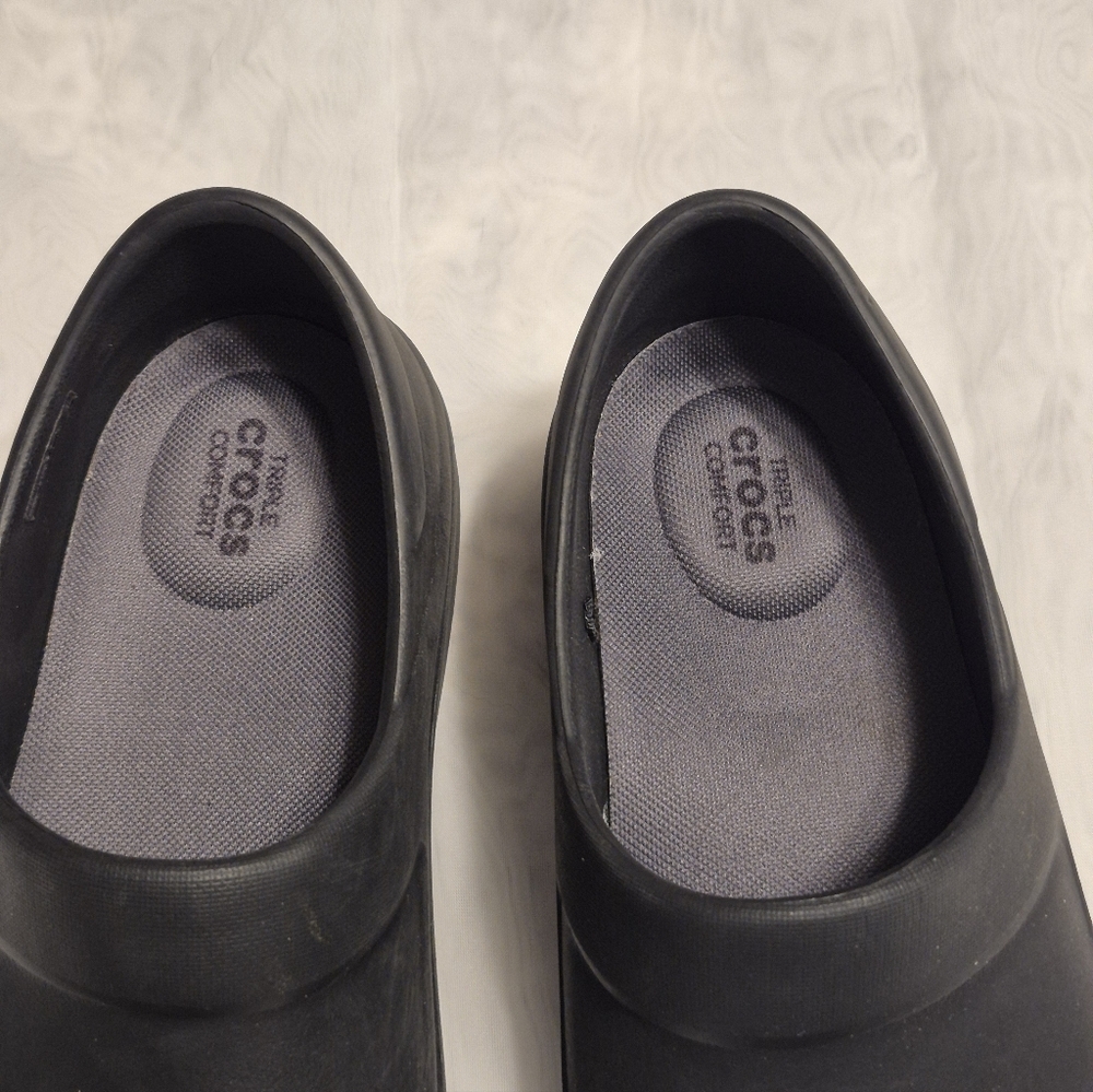 Women's Size 8W Black Crocs Clogs - Picture 2 of 7
